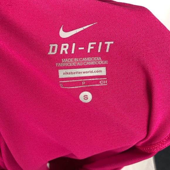 NIKE sleeveless workout top - Picture 5 of 6